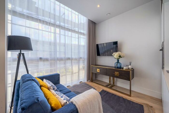 Apartment To Rent In Station Road Addlestone, KT15