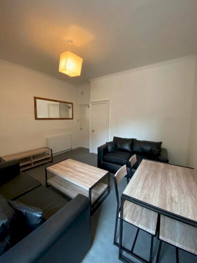 5 Bedroom Flat To Rent In Buccleuch Street, Newington, Edinburgh, EH8