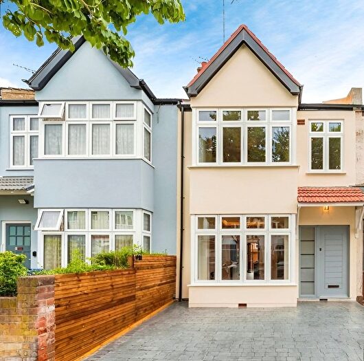 4 Bedroom Terraced House To Rent In Harrow View Road, Ealing Broadway, London, W5