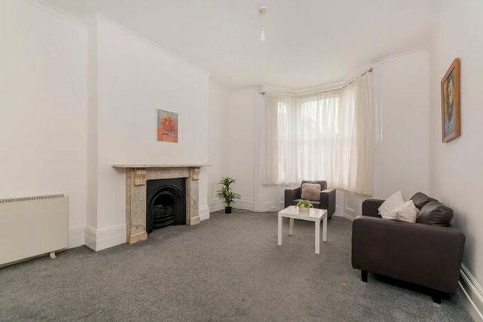 1 Bedroom Flat To Rent In Spencer Road, Acton, London, W3