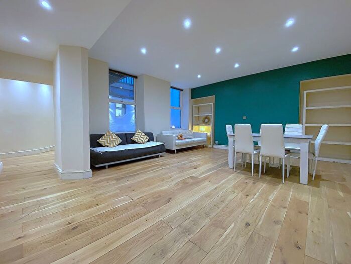 2 Bedroom Flat To Rent In Devonshire Place, London, W1G