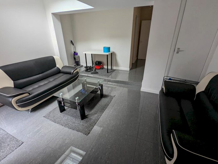 6 Bedroom Terraced House To Rent In Blenheim Road, Reading, RG1