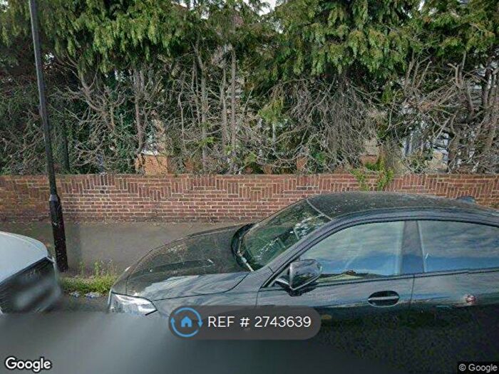 Studio To Rent In Broad Walk, Hounslow, TW5