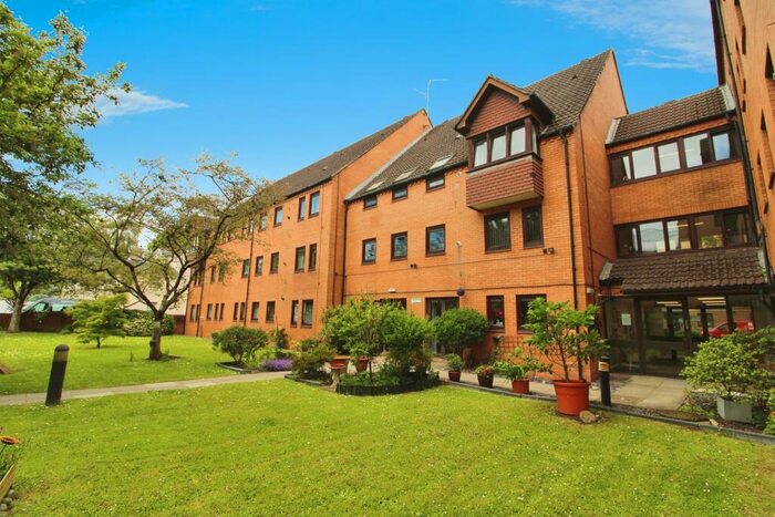 2 Bedroom Apartment For Sale In Wordsworth Avenue, Cardiff, CF24