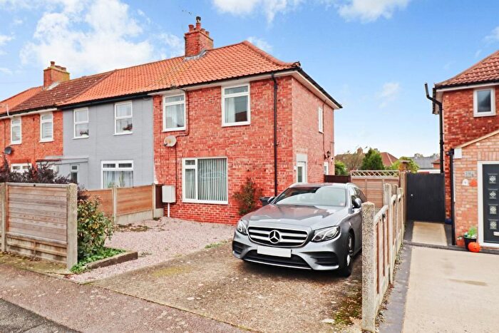 2 Bedroom End Of Terrace House For Sale In Hyde Place, Aylesham, Kent, CT3
