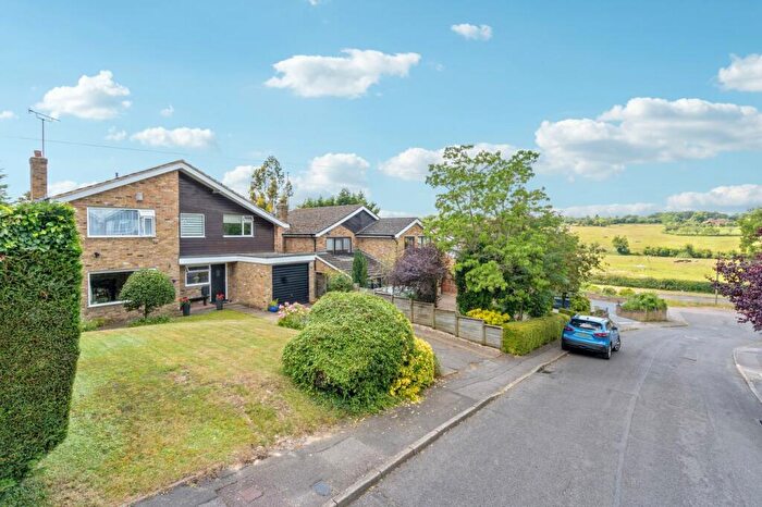 4 Bedroom Detached House For Sale In The Paddock, Chalfont St Peter, Gerrards Cross, SL9