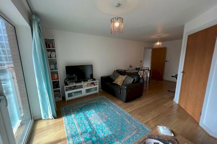 2 Bedroom Flat To Rent In Calais House, CF10