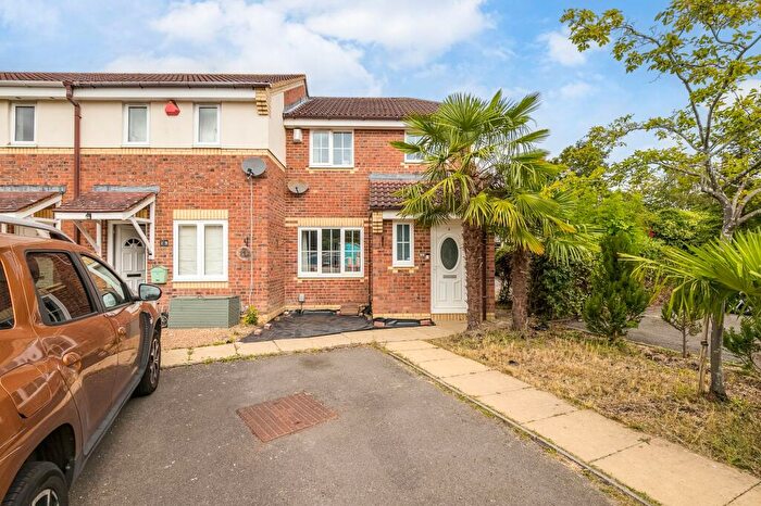 3 Bedroom End Of Terrace House For Sale In Simpkins Drive, Barton-Le-Clay, MK45