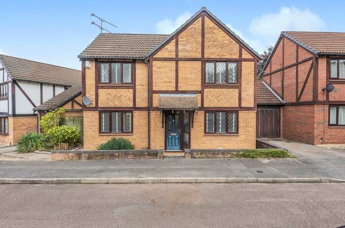 4 Bedroom Detached House To Rent In Dorset Way, Wokingham, RG41