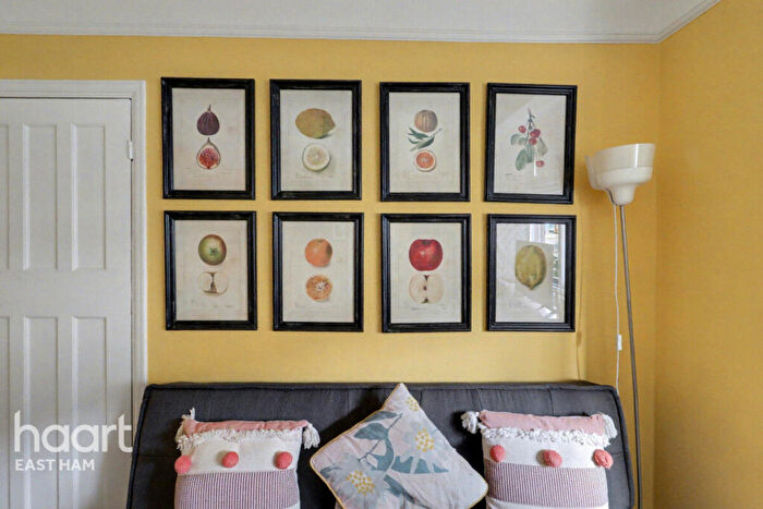 3 Bedroom Terraced House For Sale In Fourth Avenue, London, E12