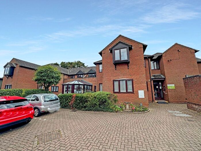 1 Bedroom Flat For Sale In Flat Norton Court, High Street South, Dunstable, Bedfordshire, LU6