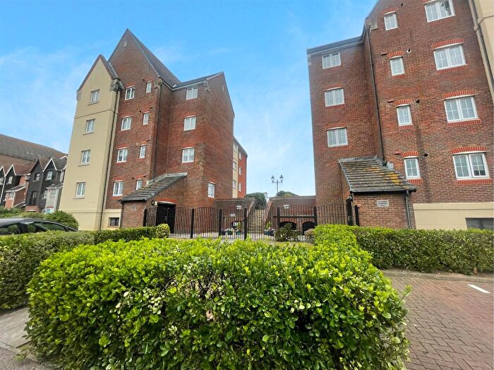 2 Bedroom Flat To Rent In Madeira Way, Eastbourne, BN23