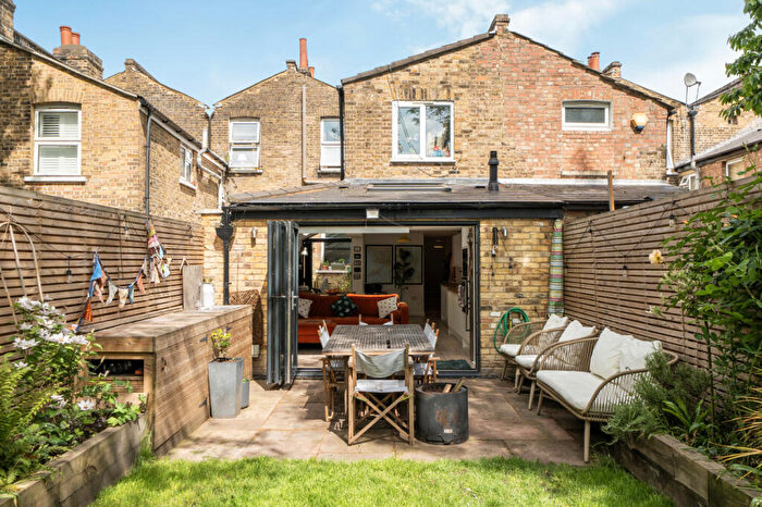 2 Bedroom Apartment For Sale In Billington Road, London, SE14