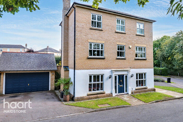 6 Bedroom Detached House For Sale In Collinge Close, West Malling, ME19
