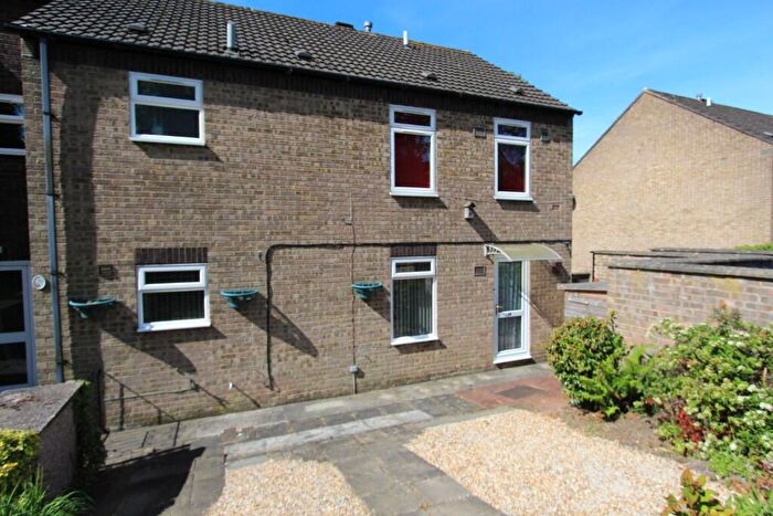 2 Bedroom Flat For Sale In Lime Grove, Matlock, Derbyshire, DE4