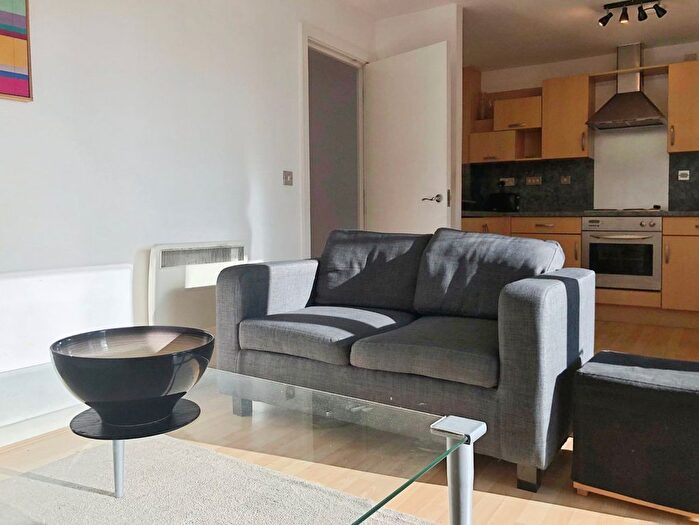 2 Bedroom Flat To Rent In Butcher Street, Leeds, West Yorkshire, LS11