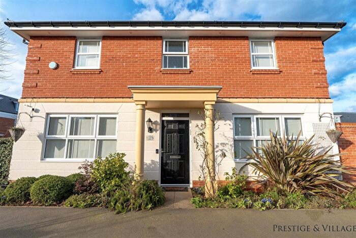 4 Bedroom Detached House For Sale In Heath Way, Shenley, Radlett, WD7
