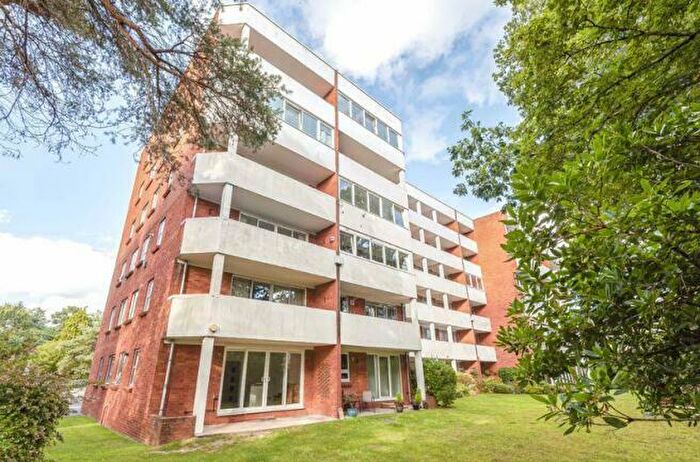 2 Bedroom Apartment To Rent In Auburn Mansions, Poole, BH12