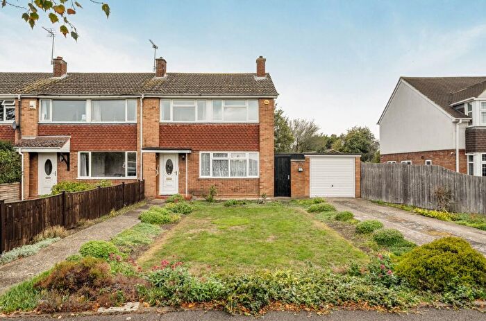 3 Bedroom Semi-Detached House For Sale In Barkers Lane, Bedford, MK41