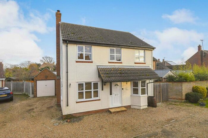 3 Bedroom Detached House For Sale In Imperial Avenue, Mayland, Chelmsford CM3