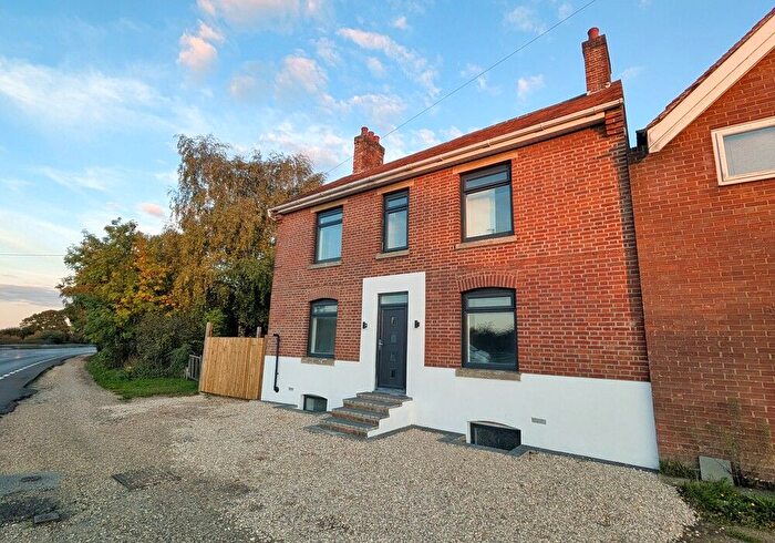 4 Bedroom Detached House For Sale In Ringwood Road, Stoney Cross, SO43