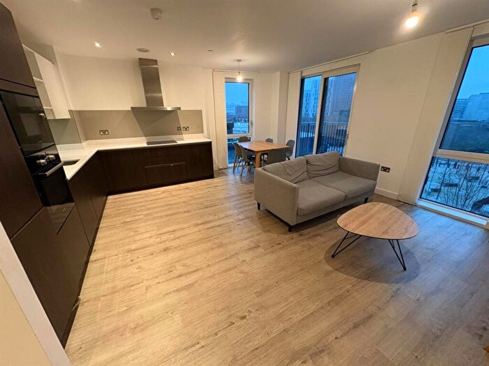 3 Bedroom Apartment To Rent In Lockside Lane, Salford, M5