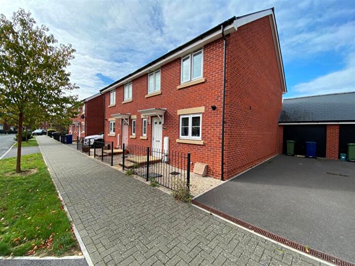 3 Bedroom Semi-Detached House For Sale In Chestnut Road, Brockworth, GL3
