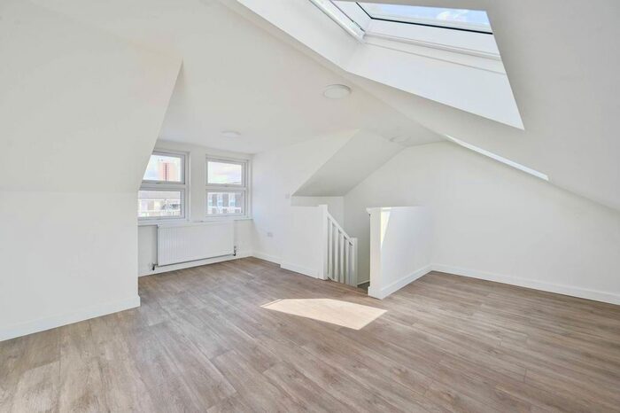 2 Bedroom Flat To Rent In Roman Road, Bow, London, E3