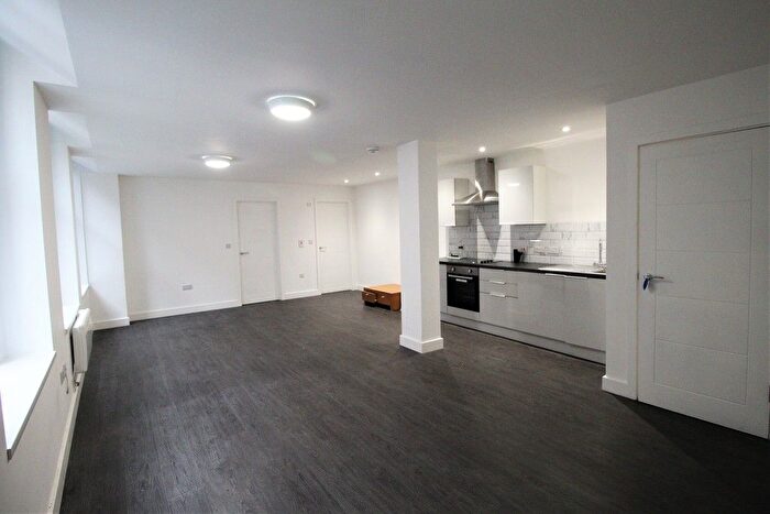 1 Bedroom Flat To Rent In Spacious -Bedroom Apartment To Rent, Yorkshire Street, Oldham, OL1