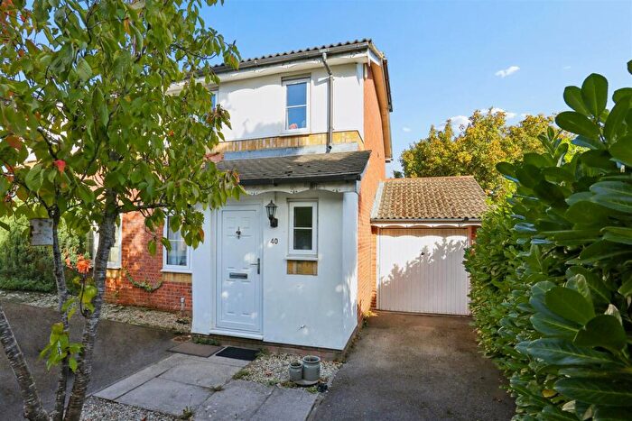 3 Bedroom Semi Detached House To Rent In Hadleigh Drive, Sutton, SM2