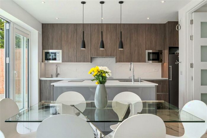 7 Bedroom Semi-Detached House To Rent In Warwick Avenue, Edgware, HA8