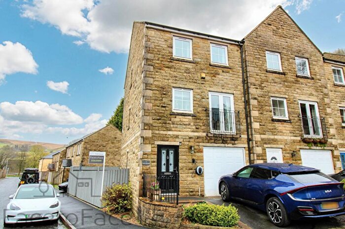 4 Bedroom Semi-Detached House For Sale In Ivy Place, Todmorden, OL14