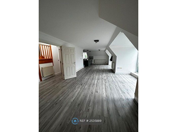 3 Bedroom Flat To Rent In St. David's Lodge, Hastings, TN34