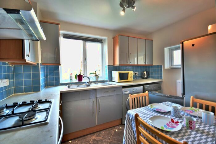 3 Bedroom Flat To Rent In Mansfield Heights, London, N2