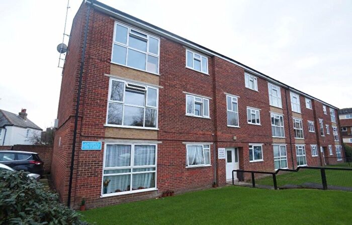 3 Bedroom Flat To Rent In Etfield Grove, Sidcup, DA14