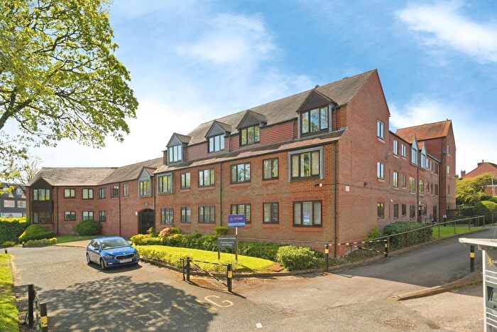 2 Bedroom Flat For Sale In The Green, Birmingham, West Midlands, B38