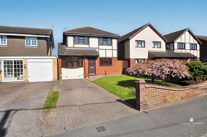 3 Bedroom Detached House For Sale In Little Wakering Road, Little Wakering, Southend-On-Sea, SS3