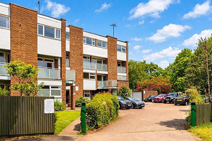 2 Bedroom Maisonette For Sale In Queens Court, Hertford, SG13