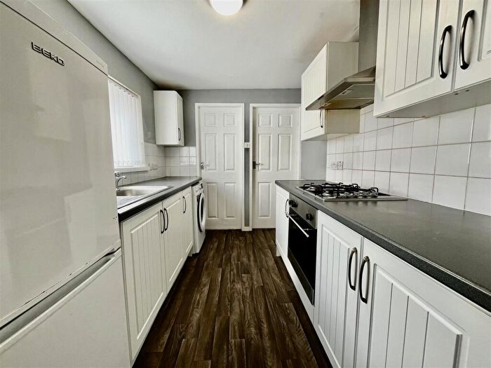 3 Bedroom Flat To Rent In Raby Street, Gateshead, NE8
