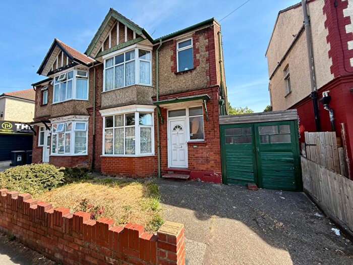 3 Bedroom Semi Detached House For Sale In Biscot Road, Luton, LU3