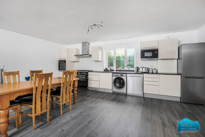 2 Bedroom Maisonette To Rent In Friern Barnet Lane, Whetstone, London, N20