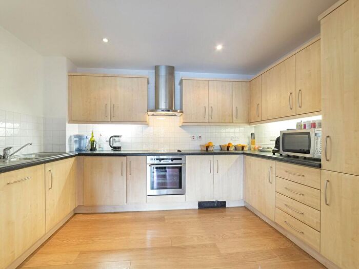 1 Bedroom Apartment To Rent In Boardwalk Place, Trafalgar Way, E14