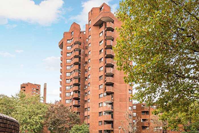 3 Bedroom Flat For Sale In Upper Whistler Walk, Blantyre Street, London, SW10