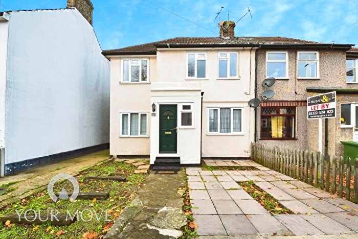 2 Bedroom Maisonette For Sale In Invicta Road, Dartford, Kent, DA2