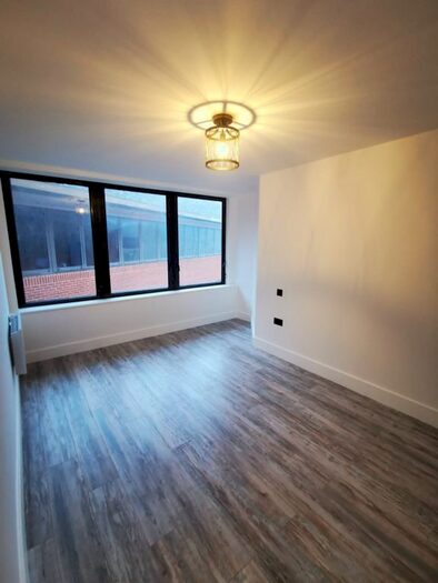 1 Bedroom Flat To Rent In Clarence Street, Swindon, SN1