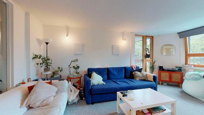 3 Bedroom Flat To Rent In Blantyre Walk, Worlds End Estate, London, SW10