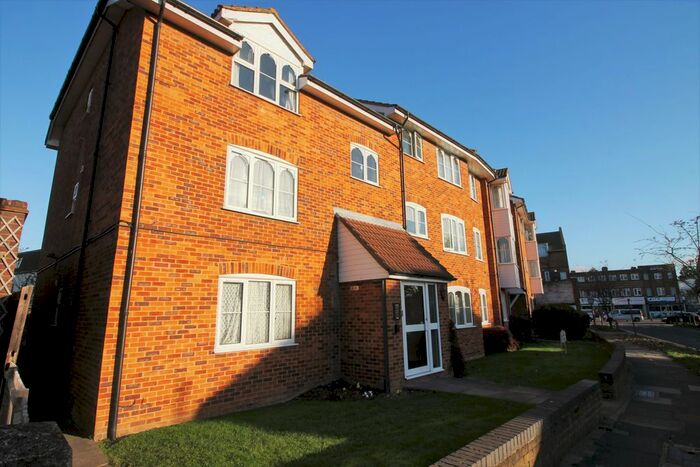 2 Bedroom Flat To Rent In Torrington Drive, Harrow HA2