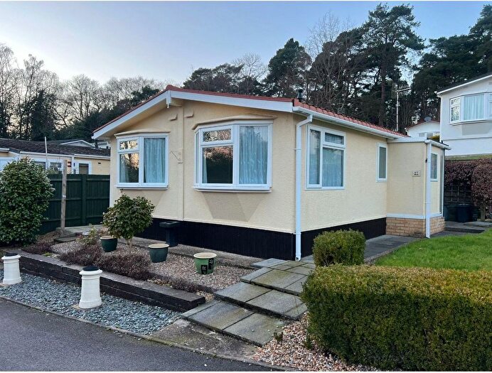 2 Bedroom Mobile/park Home For Sale In Dolleys Hill Park, Normandy, Guildford, Surrey, GU3