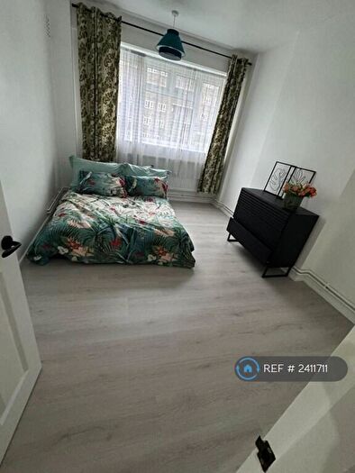 3 Bedroom Flat To Rent In Penrose Street, London, SE17