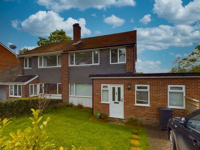 3 Bedroom Semi-Detached House To Rent In Orchard Close, Woolhampton, RG7